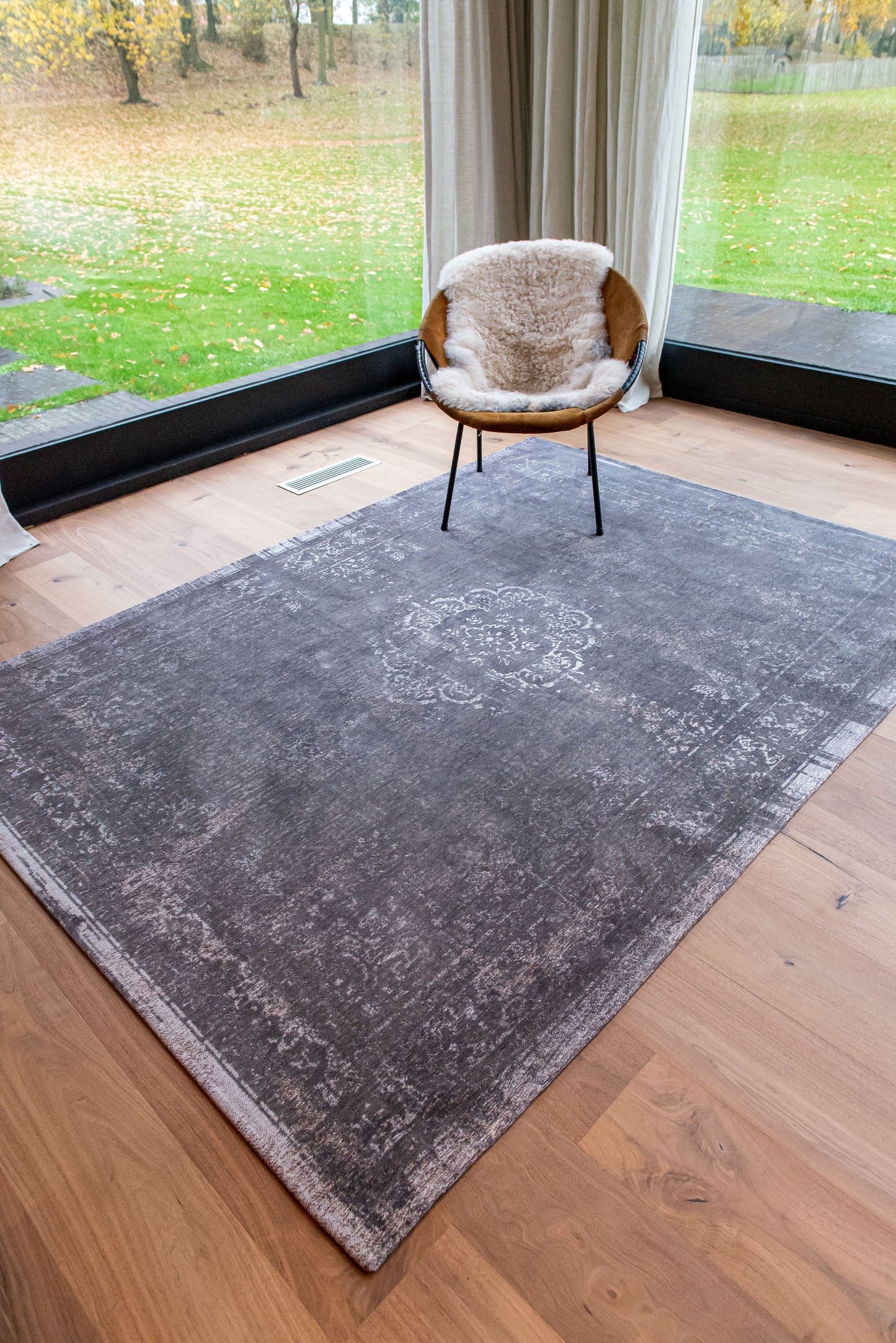 Louis De Poortere, Stone 9148 - Medallion Collection