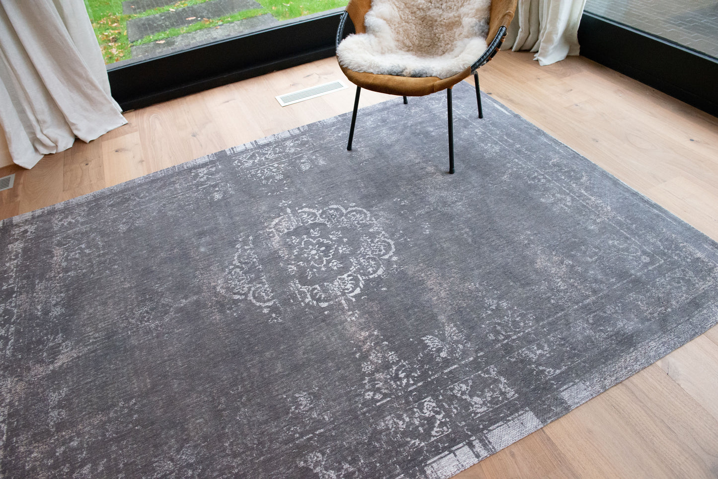 Louis De Poortere, Stone 9148 - Medallion Collection
