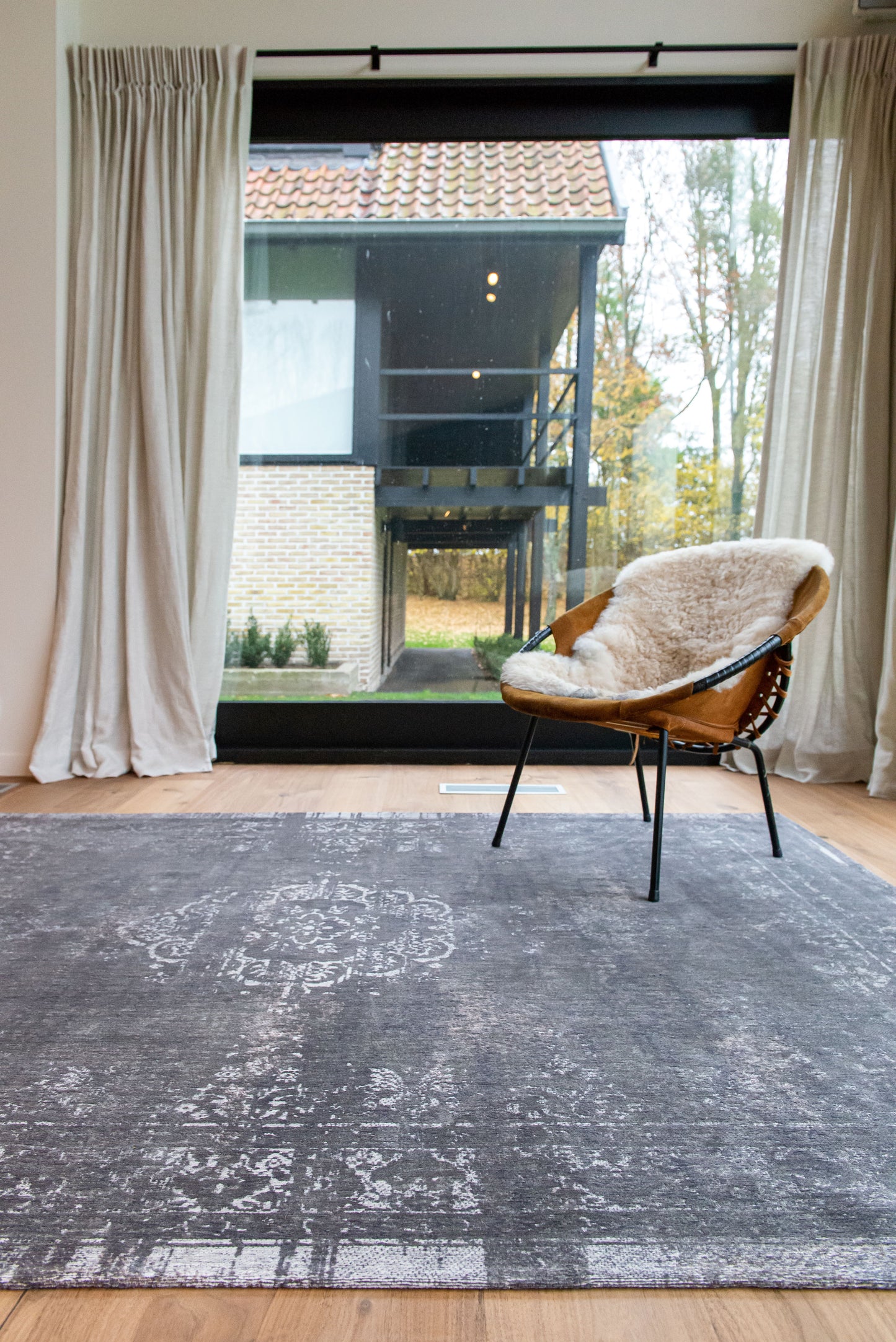 Louis De Poortere, Stone 9148 - Medallion Collection